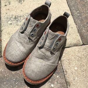Toms toddler dress shoes. Size T10.